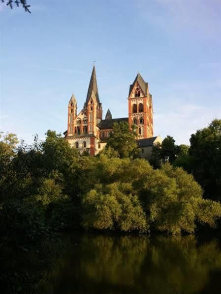 Отель Zur Eisenbahn Лимбург-ан-дер-Лан Экстерьер фото